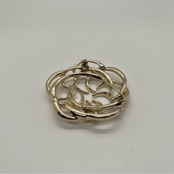 Vintage Sarah Coventry Large Swirl Open Flower Brooch Gold-tone scarf pin - Picture 4 of 6
